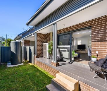 Stunning Townhouse with Quality Finishes - Photo 6