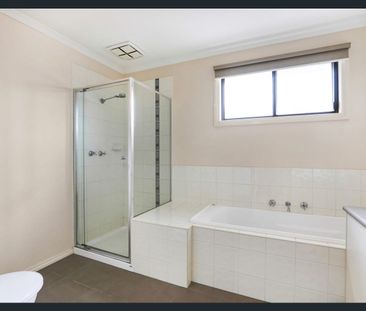 Spacious Family Home - Photo 3