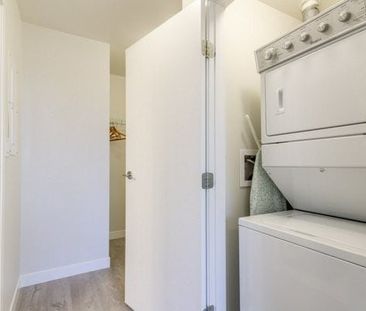 Edmonton Furnished Condo Rental in Downtown - Luxury Furnished 1 Be... - Photo 4