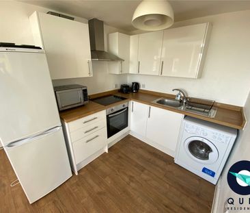 3 bedroom Flat To Rent - Photo 6