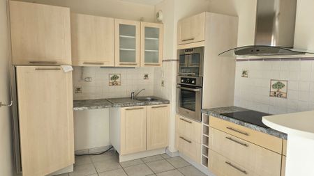 Location Appartement 3 pièces 70m² - Photo 2