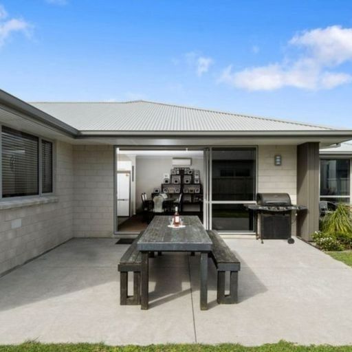 Lovely Four Bedroom Family Home - Papamoa - Photo 1