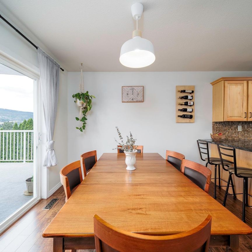 Upper Suite – Lovely Lake Country - Photo 1