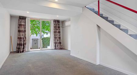 Short term 2 bedroom City Apartment with garage - Photo 5