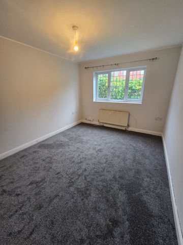 1 bedroom Flat for rent - Photo 3
