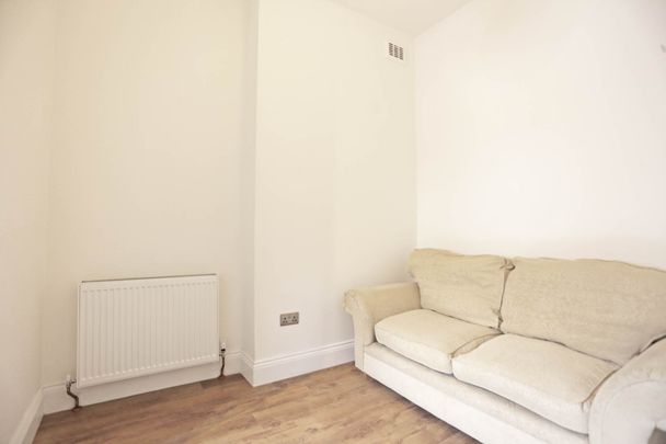 Price £2,000 pcm - Available Now - Part Furnished - Photo 1