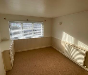 Charming Period Cottage to let in Westbourne - Photo 1