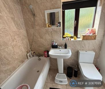 3 bedroom terraced house to rent - Photo 6