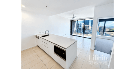 Modern One-Bedroom Apartment with Balcony in South Brisbane - Photo 5