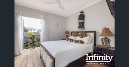 RENOVATED COURTYARD RETREAT IN ‘DEAUVILLE GARDENS’ - Photo 4