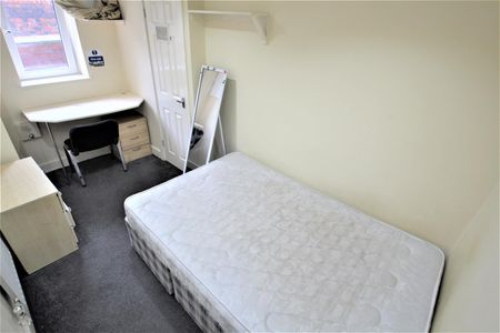 Royal Park Terrace, Hyde Park, LS6 1EX, Leeds - Photo 4