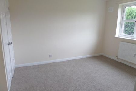 2 bedroom detached bungalow to rent - Photo 2