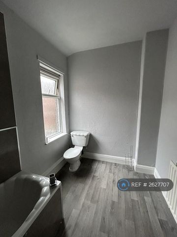2 bedroom semi-detached house to rent - Photo 5