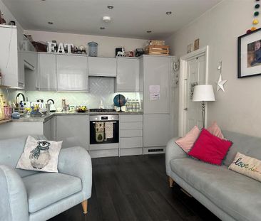 2 bedroom house to rent - Photo 1