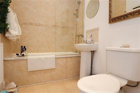 1 St. Andrews Square, Hastings - Photo 3