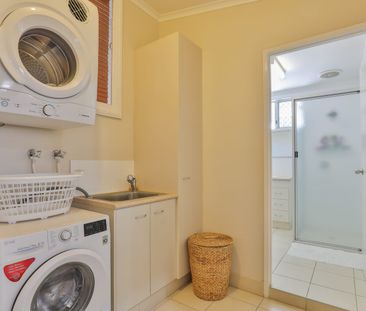 Beautiful family home close to primary & secondary schools!!! - Photo 3