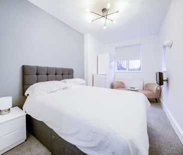 1 bedroom in a house share to rent - Photo 2