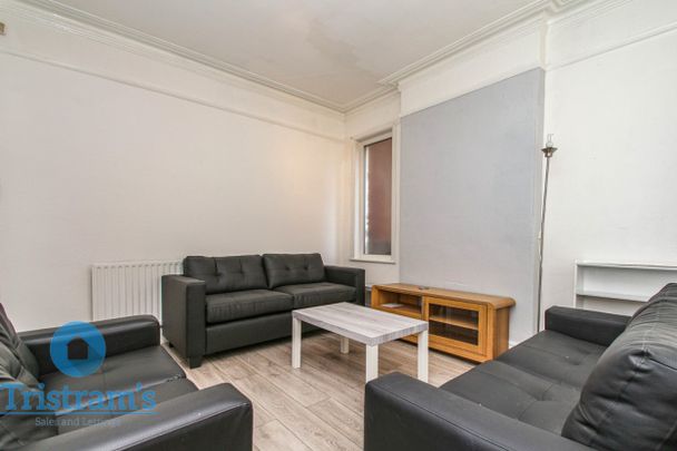 References Pending - 6 bed Mid Terraced House - Photo 1