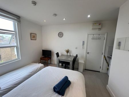 Studio Flat, Uxbridge Road, W12 - Photo 3
