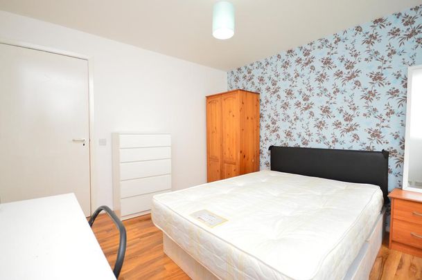 1 bedroom in a flat share to rent - Photo 1