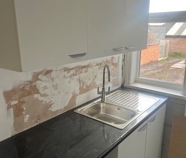 3 Bed Terraced House, Roman Road, CV2 - Photo 3