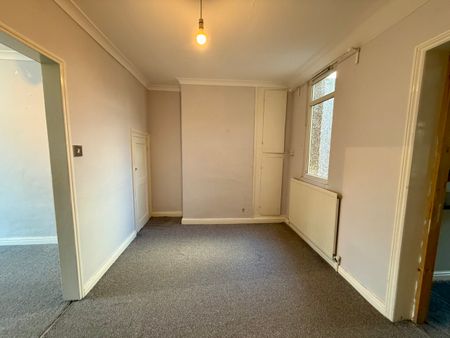 Hanover Avenue, Feltham, TW13 4JR - Photo 2