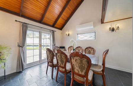 Charming English-Style Villa in Titirangi – Fully - Photo 3