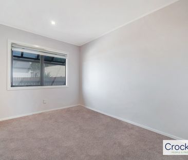 Charming freshly renovated 3 bedroom house in New Lynn! - New floor... - Photo 3