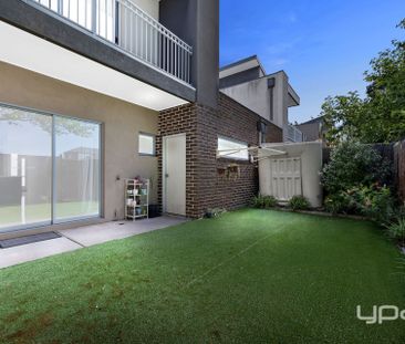 2/1 Dargi Green, Caroline Springs - Photo 2