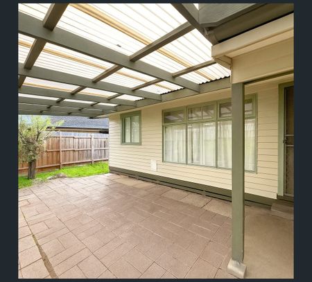 1/8 Glazebury Court, Langwarrin, Vic 3910 - Photo 4