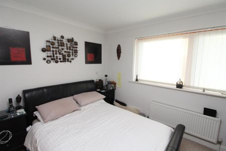 3 bedroom semi-detached house to rent - Photo 2