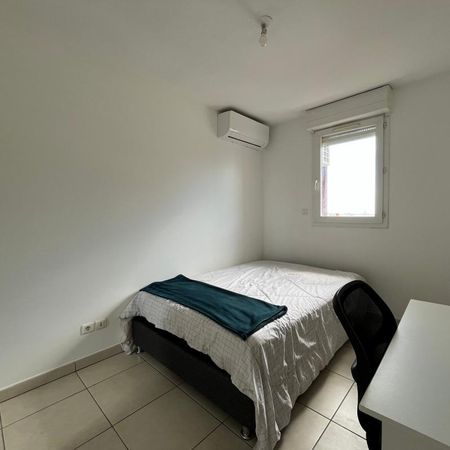 Location Appartement 4 pièces 76m² STE CLOTILDE 97490 - Photo 3