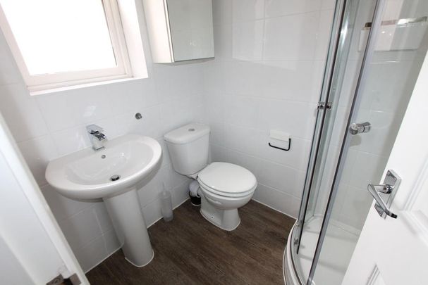 4 bedroom flat to rent - Photo 1