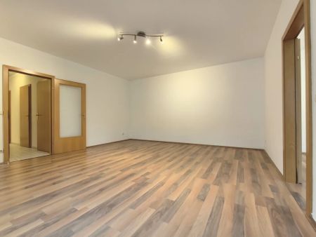 Charmante 2-Zimmer-Mietwohnung im Herzen von Hollabrunn - Fußgängerzone - Photo 2