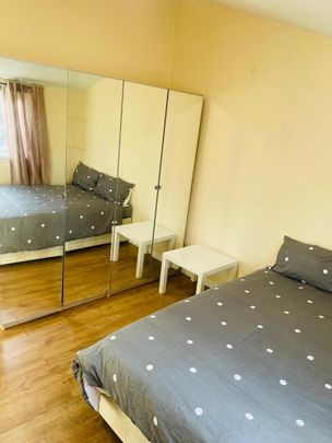 1 bedroom in a house share to rent - Photo 1