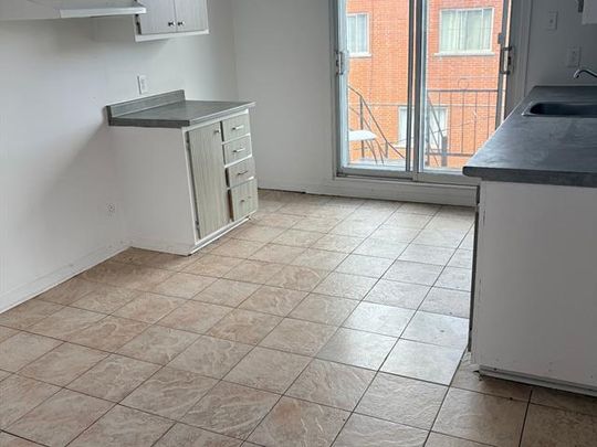 8875 Rue Dufrost - Photo 1