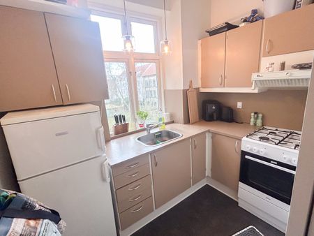 Hyggelig 2-værelses lejlighed med altan tæt på Aalborg Centrum - Photo 3