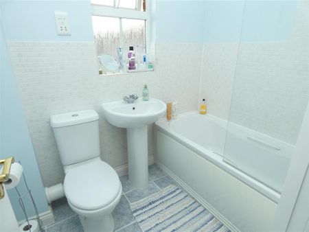 3 bedroom semi-detached house to rent - Photo 5