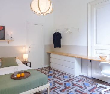 Room in a shared 8-bedroom apartment for rent in la Dreta de l'Eixample, perfect for professionals. - Foto 6