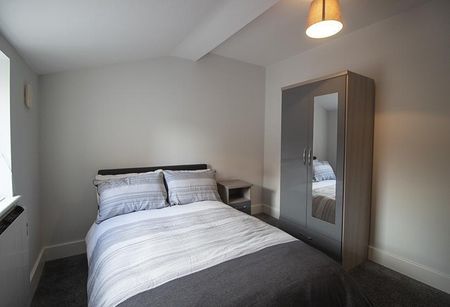 4 bedroom townhouse to rent - Photo 3