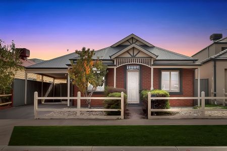 6 Woodruff Place Caroline Springs VIC - Photo 2