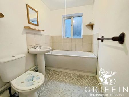 Ashford Court, Overcliff Road, Little Thurrock, RM17 - Photo 5