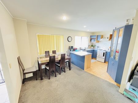 PAPAKURA, 3 BEDROOMS - Photo 3