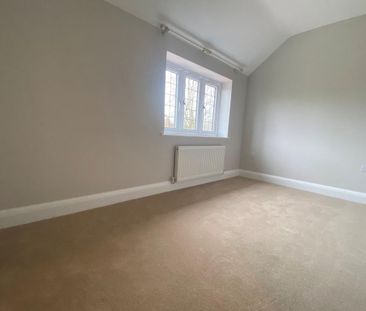 2 bedroom end of terrace house to rent - Photo 2