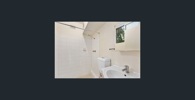 Spacious One Bedroom Apartment - Photo 1