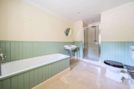 A charming thatched barn conversion in Wherwell. - Photo 4