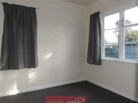 3 bedroom in Woolston - Photo 3