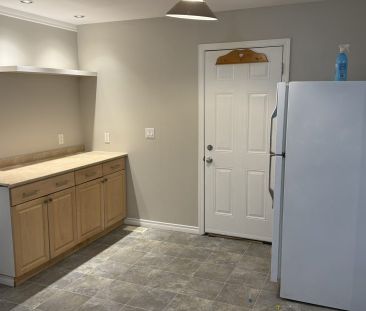 Rutland Bright 1 Bedroom + Den In-law Suite – Available December 1 - Photo 6