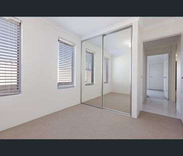 43 Sharperton Meander, Dudley Park, WA 6210 - Photo 4