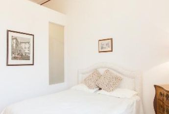 Center-Historic Jewish Quarter: Elegant apartment situated in beautiful Palazzo Nobiliare. Entrance, spacious living with original wood frescoed ceilings, large modern dining and kitchen, 4 bedrooms, 4 Baths, small terrace. #1527